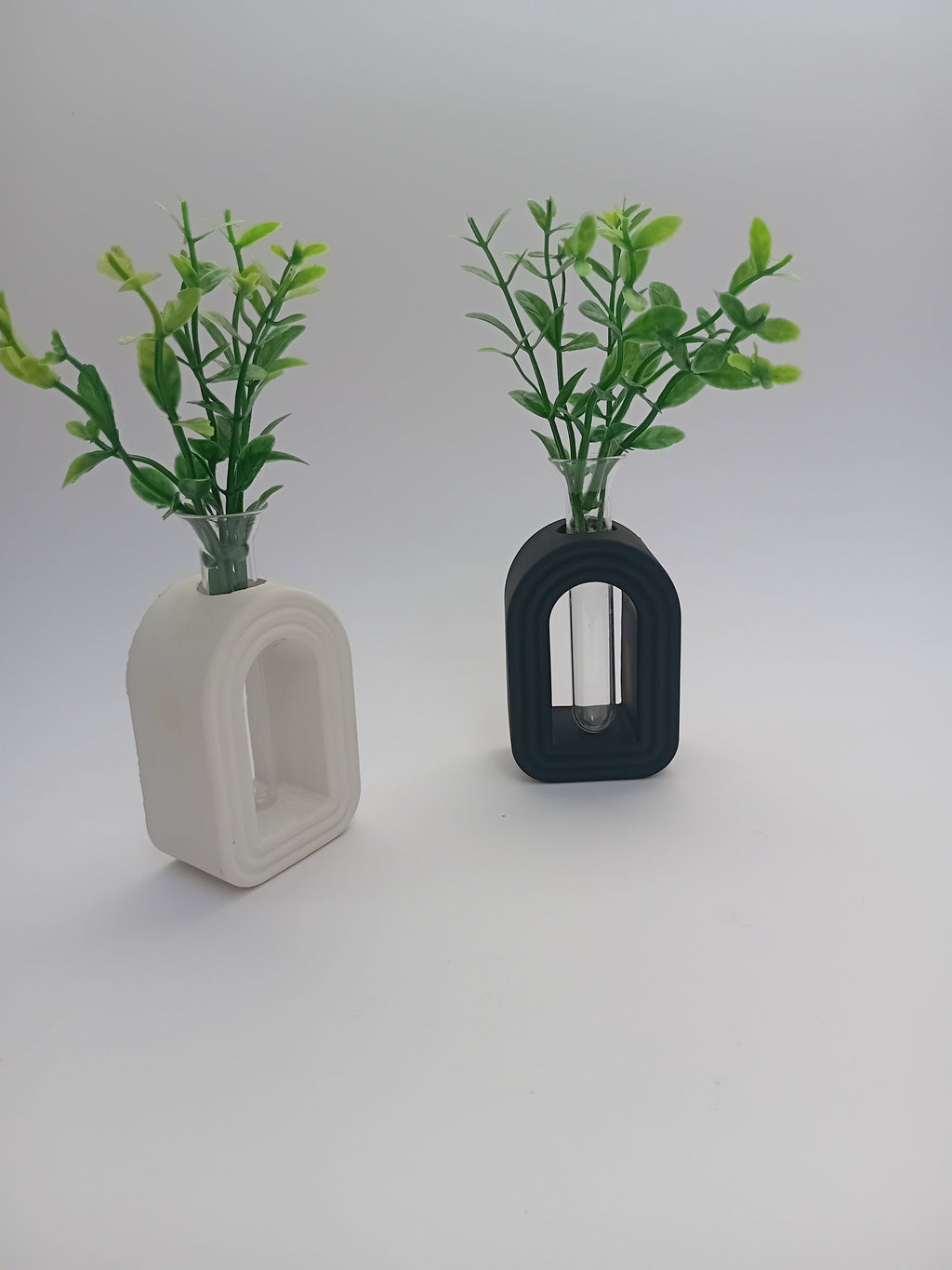 Elegant Modern Arch Vase with Artificial Plant – Minimalist Flower Vase for Home & Office Decoration With Flowers
