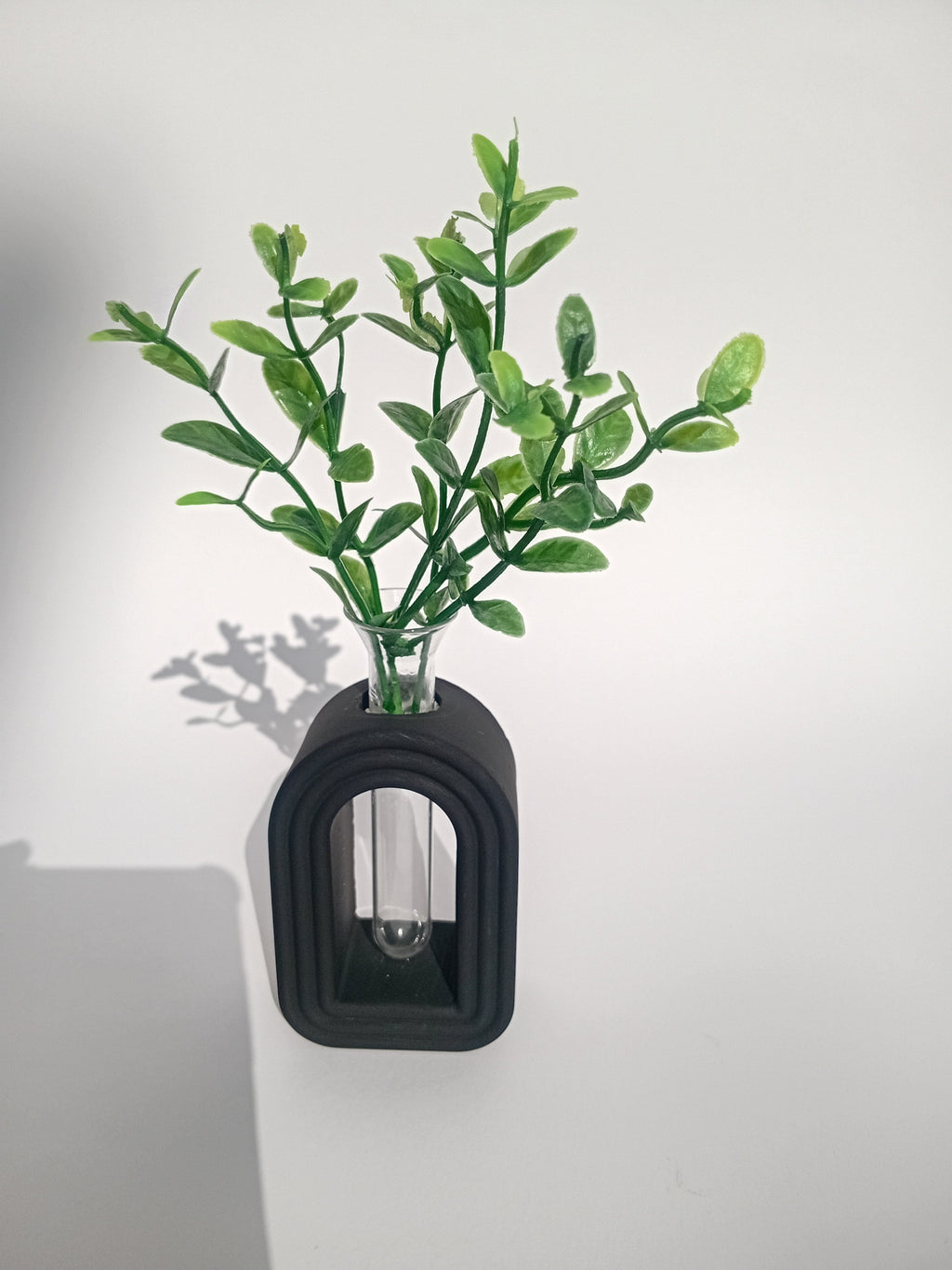 Elegant Modern Arch Vase with Artificial Plant – Minimalist Flower Vase for Home & Office Decoration With Flowers