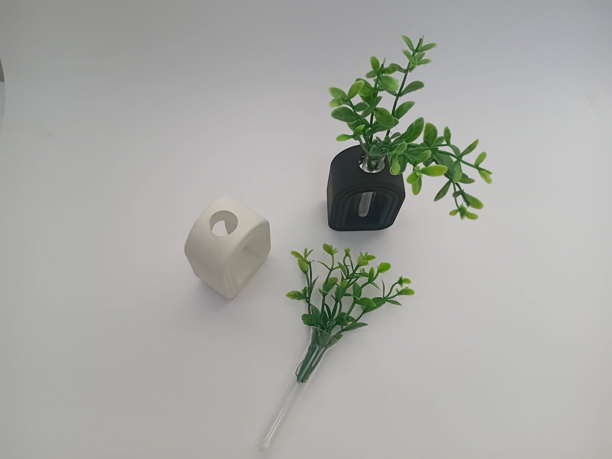Elegant Modern Arch Vase with Artificial Plant – Minimalist Flower Vase for Home & Office Decoration With Flowers