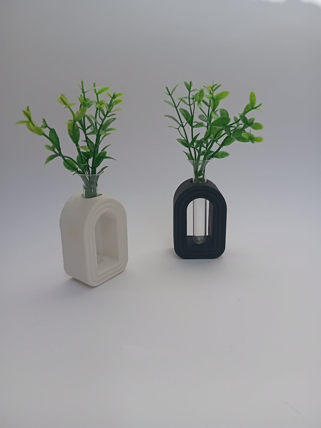 Elegant Modern Arch Vase with Artificial Plant – Minimalist Flower Vase for Home & Office Decoration With Flowers